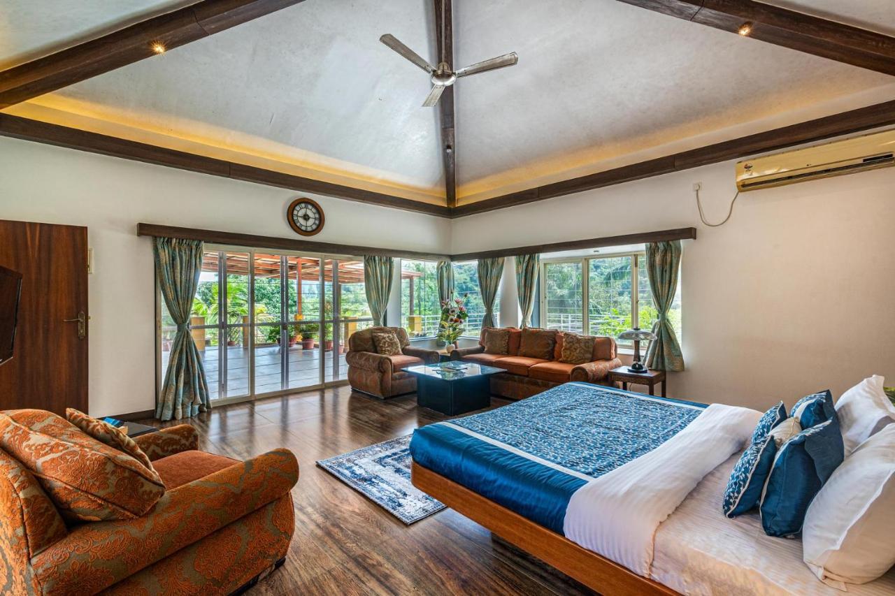 Ekam Lake House By Stayvista With Mountain & Lake Views, Outdoor Jacuzzi, Sauna, Modern Amenities & Kitchen Garden Púna Exteriér fotografie