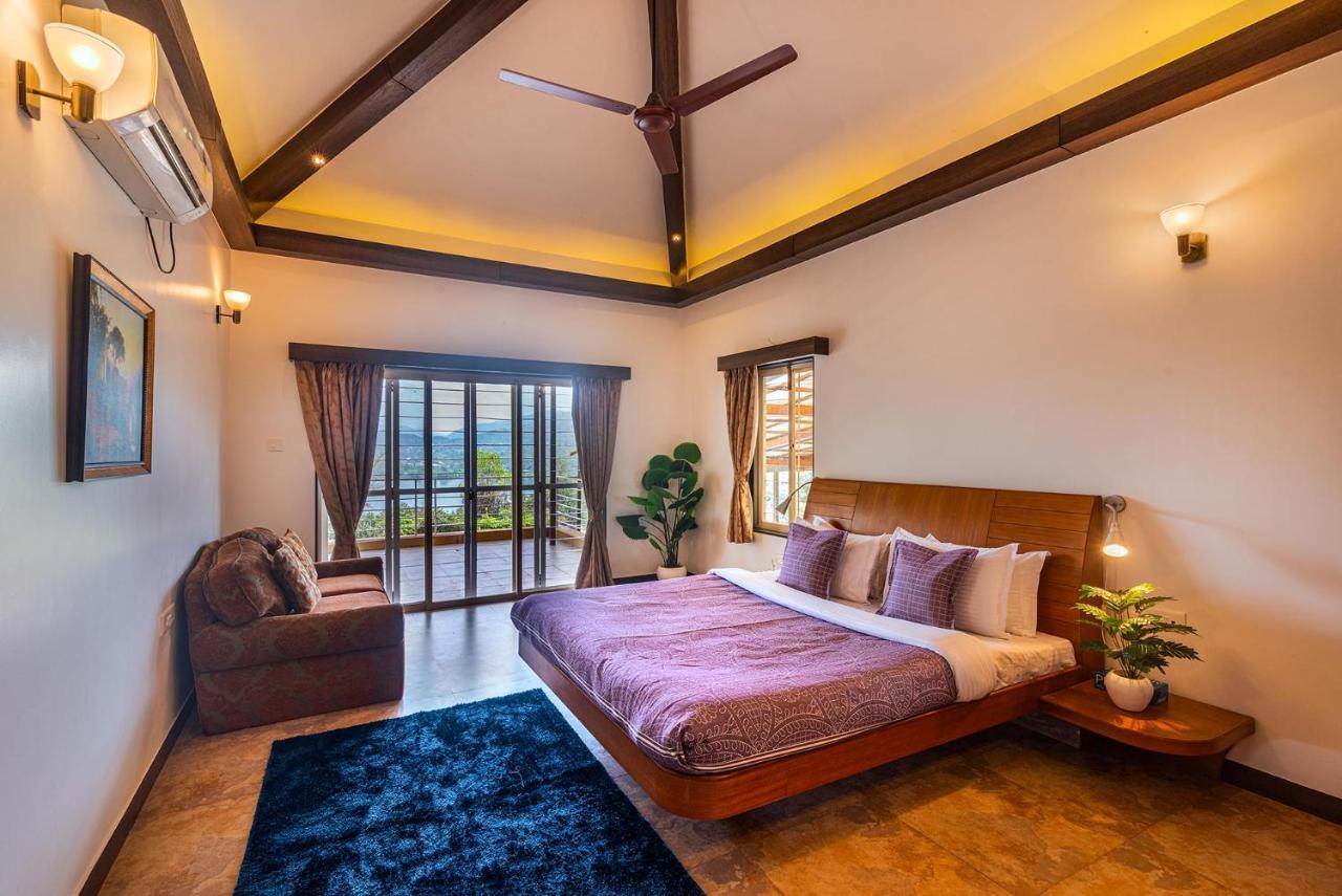 Ekam Lake House By Stayvista With Mountain & Lake Views, Outdoor Jacuzzi, Sauna, Modern Amenities & Kitchen Garden Púna Exteriér fotografie