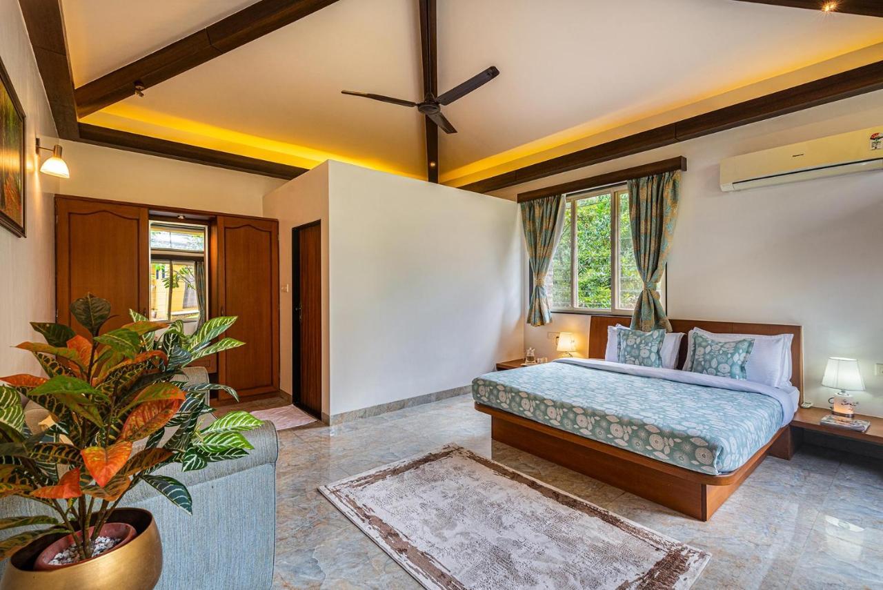 Ekam Lake House By Stayvista With Mountain & Lake Views, Outdoor Jacuzzi, Sauna, Modern Amenities & Kitchen Garden Púna Exteriér fotografie